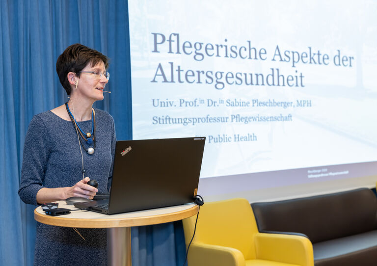 Sabine Pleschberger: Pflegerische Aspekte der Altersgesundheit Sabine Pleschberger: Pflegerische Aspekte der Altersgesundheit