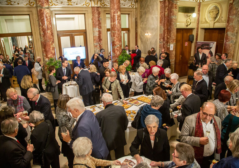Benefizkonzert: "Baritones only" sangen für HB