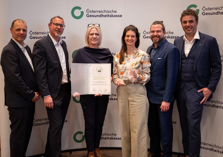 vlnr.: Gert Lang (FGÖ), Robert Leitner (ÖGK), Anita Grafeneder (HB), Veronika Schauer (HB), Andreas Maier (BMSGPK), Florian Hengl (ÖGK) │ Foto: ÖGK/Mauro Vitera vlnr.: Gert Lang (FGÖ), Robert Leitner (ÖGK), Anita Grafeneder (HB), Veronika Schauer (HB), Andreas Maier (BMSGPK), Florian Hengl (ÖGK) │ Foto: ÖGK/Mauro Vitera