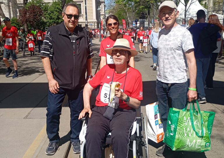 Vienna City Marathon 2026: Kolleg:innen und Bewohner:innen des HB Pflegekrankenhauses Tokiostraße haben beim Coca-Cola Inclusion Run mitgemacht