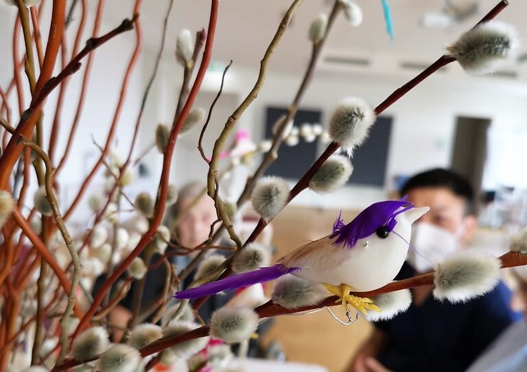 Osterstrauch mit Dekor.