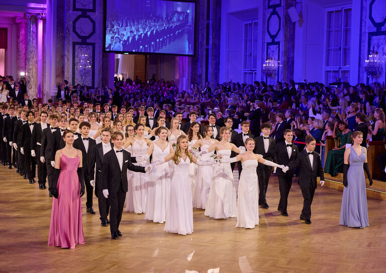 Debütant*innen beim Elmayer-Kränzchen Debütant*innen beim Elmayer-Kränzchen