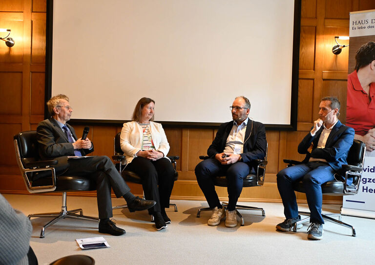 Beim DenkForum St. Lambrecht am 7. Mai 2026 kamen Expert:innen aus Praxis und Wissenschaft zusammen, um über Themen wie Künstliche Intelligenz zu diskutieren Beim DenkForum St. Lambrecht am 7. Mai 2026 kamen Expert:innen aus Praxis und Wissenschaft zusammen, um über Themen wie Künstliche Intelligenz zu diskutieren