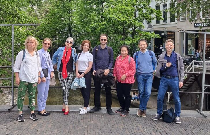 Gruppenfoto Teilnehmer*innen am Führungskräfteprogramm