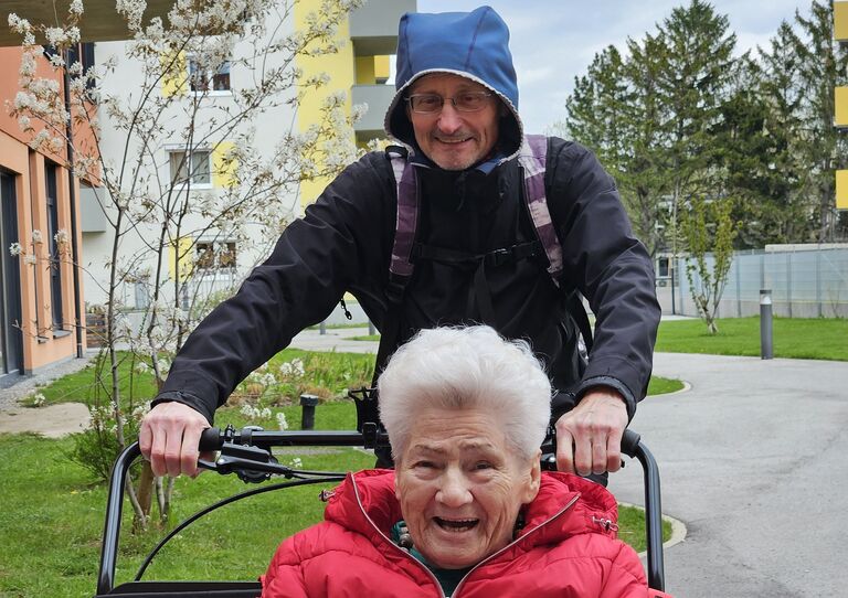 Mehr Mobilität im Alter: Rikscha-Fahrten im Stadtheim Wiener Neustadt Mehr Mobilität im Alter: Rikscha-Fahrten im Stadtheim Wiener Neustadt
