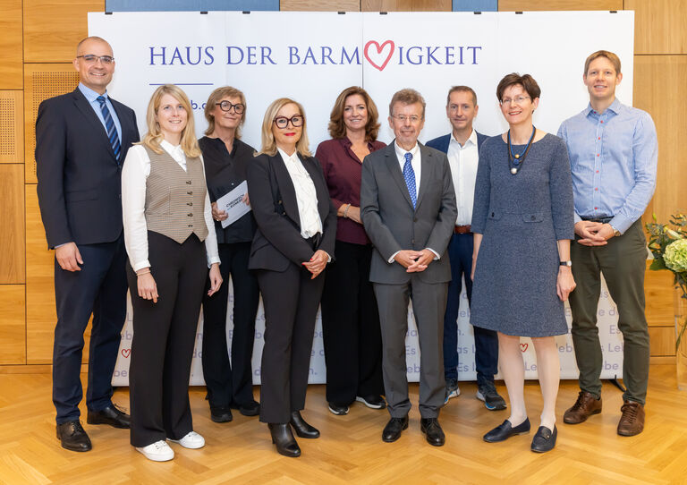 v.l.n.r.: Michael Smeikal, Doris Hintersteiner-Stadler, Gabriele Kuhn (KURIER) Anita Rieder (MedUni Wien), Andrea Kapounek, Christoph Gisinger, Thomas Dorner, Sabine Pleschberger (MedUni Wien), Matthias Unseld v.l.n.r.: Michael Smeikal, Doris Hintersteiner-Stadler, Gabriele Kuhn (KURIER) Anita Rieder (MedUni Wien), Andrea Kapounek, Christoph Gisinger, Thomas Dorner, Sabine Pleschberger (MedUni Wien), Matthias Unseld