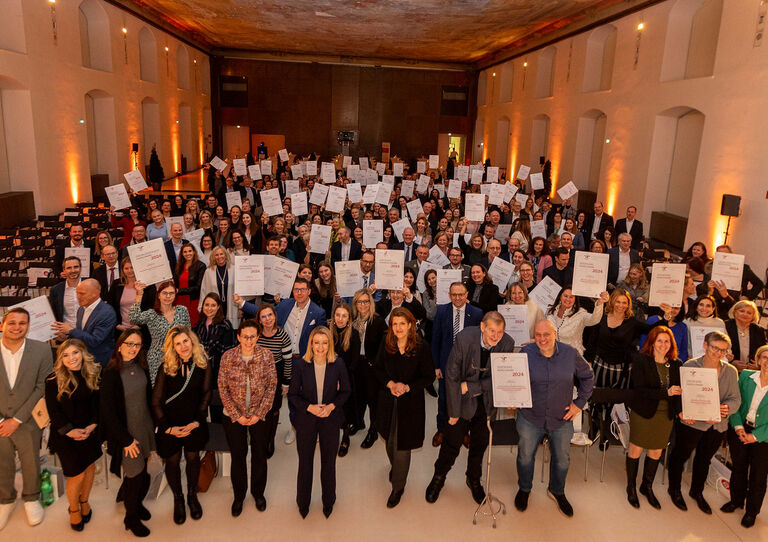Verleihung des Zertifikats "Familienfreundlicher Arbeitgeber", Foto: Harald Schlossko Verleihung des Zertifikats "Familienfreundlicher Arbeitgeber", Foto: Harald Schlossko