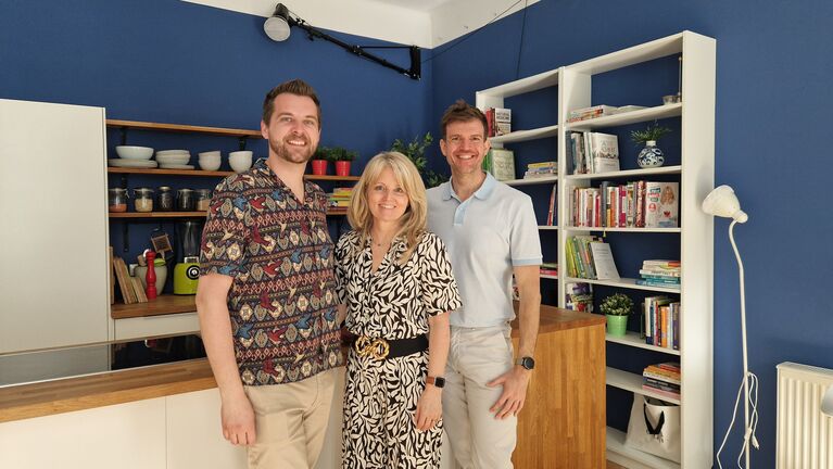 Gruppen Foto von HABIT mit Ernährungsexpertin Sasha Walleczek Gruppen Foto mit Ernährungsexpertin Sasha Walleczek