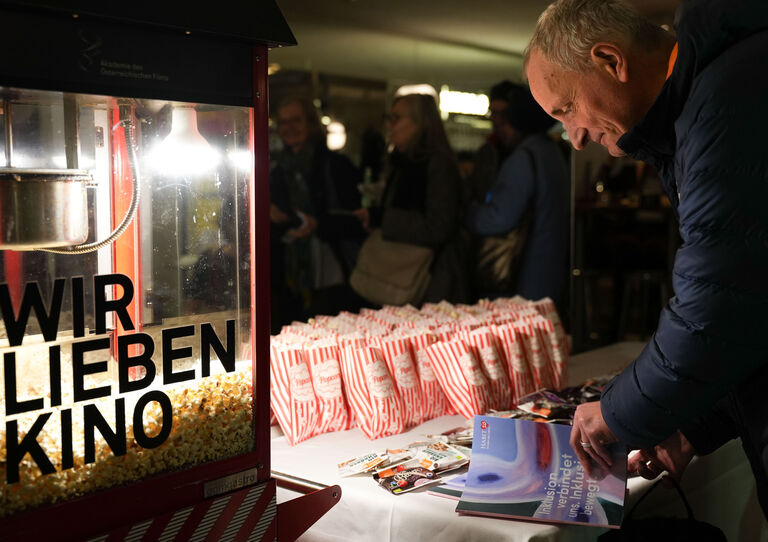 Kinoabend mit #teamHABIT & Friends: Dokumentarfilm "Grünes Licht" Kinoabend mit #teamHABIT & Friends: Dokumentarfilm "Grünes Licht"