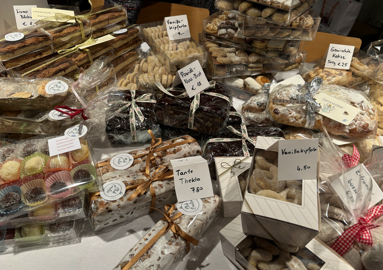 Vom 28. bis 30. November 2024 fand traditionell der Adventmarkt des Club Creativ in der Pfarre Maria Treu statt Vom 28. bis 30. November 2024 fand traditionell der Adventmarkt des Club Creativ in der Pfarre Maria Treu statt