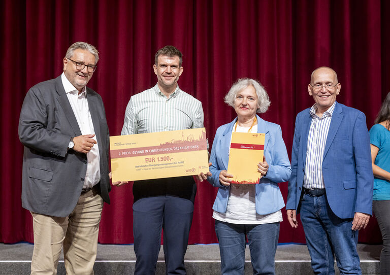 vlnr.: Peter Hacker (Wiener Stadtrat für Soziales, Gesundheit und Sport), Andreas Kauba (Geschäftsführer, HABIT), Claudia Grabner (Projektleiterin, HABIT) und Dennis Beck (WIG, Geschäftsführer) vlnr.: Peter Hacker (Wiener Stadtrat für Soziales, Gesundheit und Sport), Andreas Kauba (Geschäftsführer, HABIT), Claudia Grabner (Projektleiterin, HABIT) und Dennis Beck (WIG, Geschäftsführer)