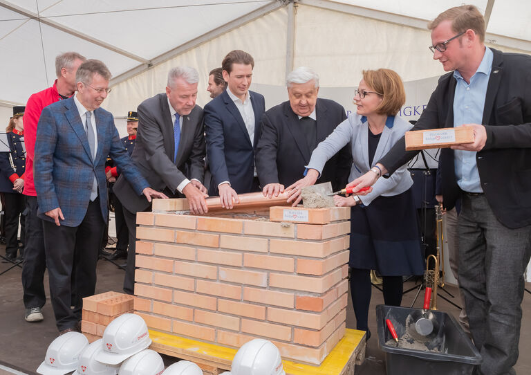 Grundsteinlegung im Stadtheim