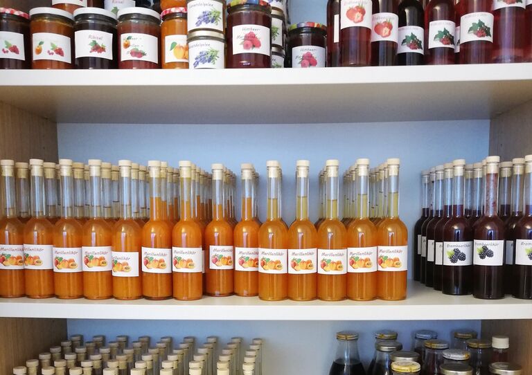 Die selbst hergestellten Säfte und Marmeladen.
