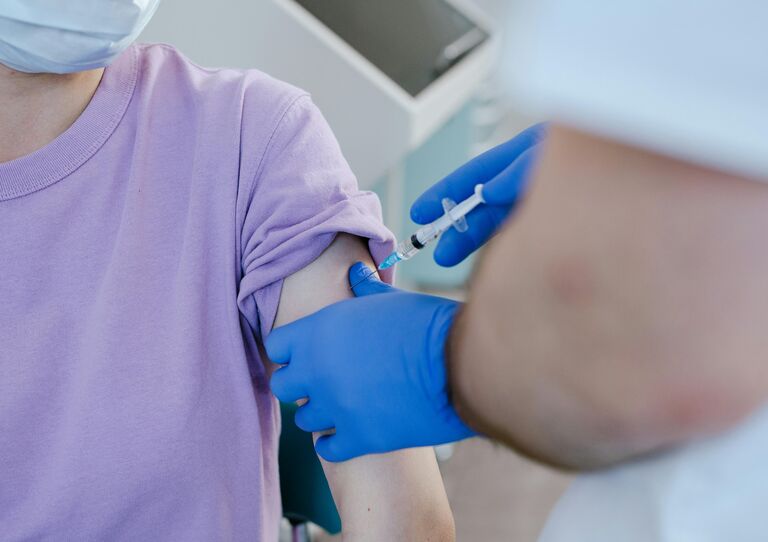 Wirksamkeit der Covid-19-Impfung: Studie der Akademie für Altersforschung am Haus der Barmherzigkeit