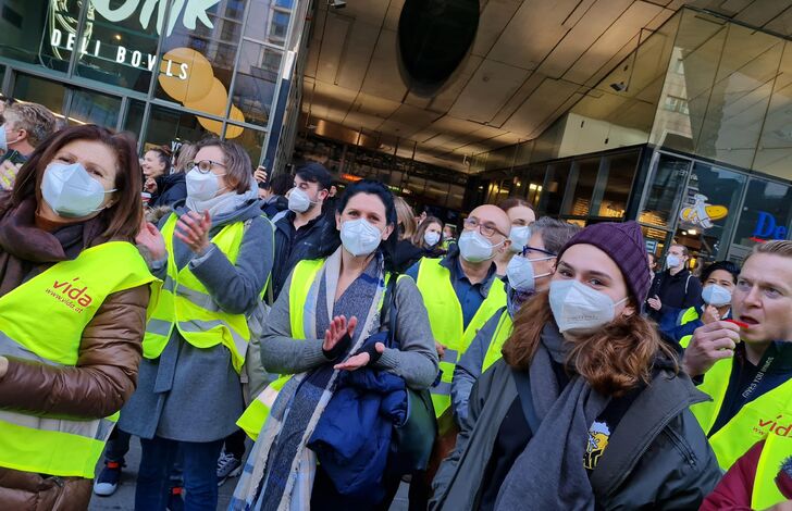 Kolleg*innen aus dem HB im Rahmen der Proteste auf der Maria Hilferstraße