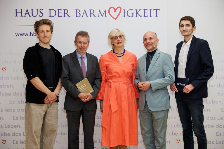 Gruppenbilder der Speaker und Moderator der Fachveranstaltung chronisch_konkret.