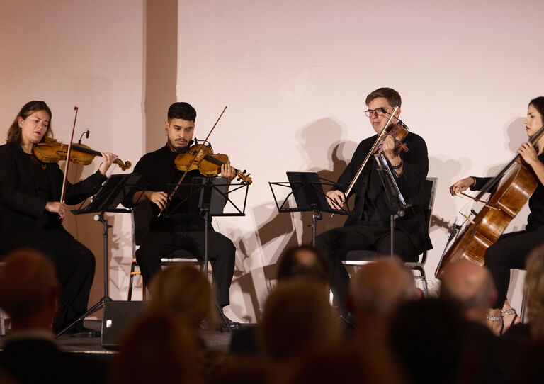 Das renommierte Streichquartett Classic Sound Vienna verzauberte mit einem Mix aus klassischen und modernen Liedern. Das renommierte Streichquartett Classic Sound Vienna verzauberte mit einem Mix aus klassischen und modernen Liedern.