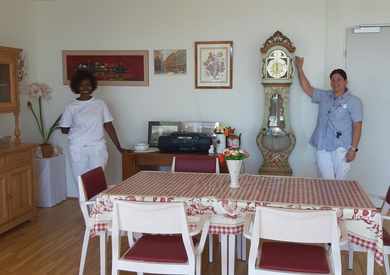Christine Patzl und Daniela Rhys im Stüberl.