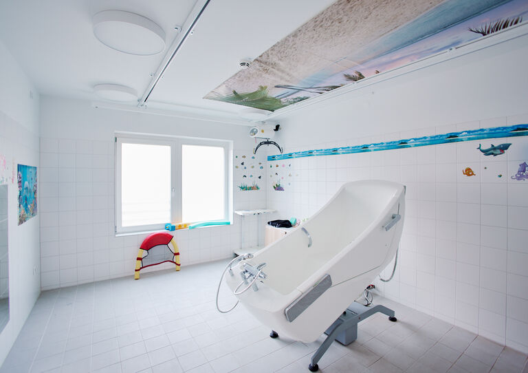 Eine Aufnahme des Badezimmers in der Kids-WG.