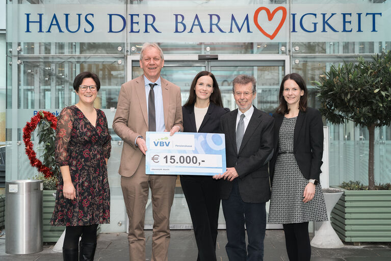 Übergabe des Spendenchecks der VBV-Pensionskasse an das HB.