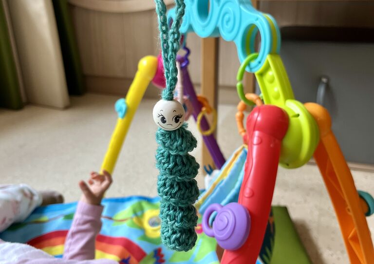 Mit Liebe gehäkelt: Sorgenwürmchen für unsere Bewohner*innen Mit Liebe gehäkelt: Sorgenwürmchen für unsere Bewohner*innen