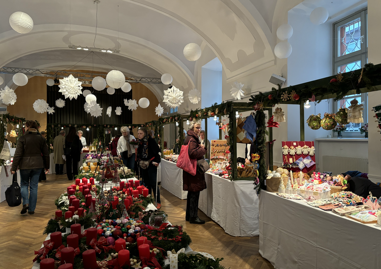 Vom 28. bis 30. November 2024 fand traditionell der Adventmarkt des Club Creativ in der Pfarre Maria Treu statt Vom 28. bis 30. November 2024 fand traditionell der Adventmarkt des Club Creativ in der Pfarre Maria Treu statt