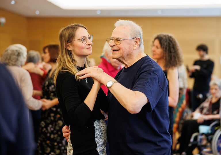 Tanzcafé im Pflegekrankenhaus Tokiostraße, Foto: Maria Hollunder Tanzcafé im Pflegekrankenhaus Tokiostraße, Foto: Maria Hollunder