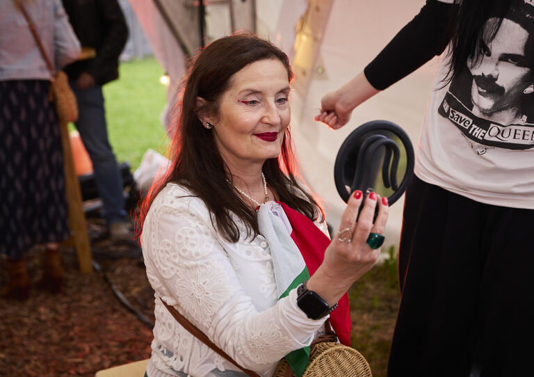 Wer sich mit Make-up oder Glitzer ausstatten wollte, durfte bei Marietta Dang vorbeischauen Wer sich mit Make-up oder Glitzer ausstatten wollte, durfte bei Marietta Dang vorbeischauen