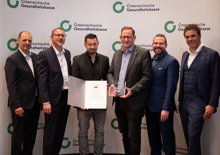 vlnr.: Gert Lang (FGÖ), Robert Leitner (ÖGK), Peter Weingartmann (HB), Lukas Pohl (HB), Andreas Maier (BMSGPK), Florian Hengl (ÖGK) │ Foto: ÖGK/Mauro Vitera vlnr.: Gert Lang (FGÖ), Robert Leitner (ÖGK), Peter Weingartmann (HB), Lukas Pohl (HB), Andreas Maier (BMSGPK), Florian Hengl (ÖGK) │ Foto: ÖGK/Mauro Vitera