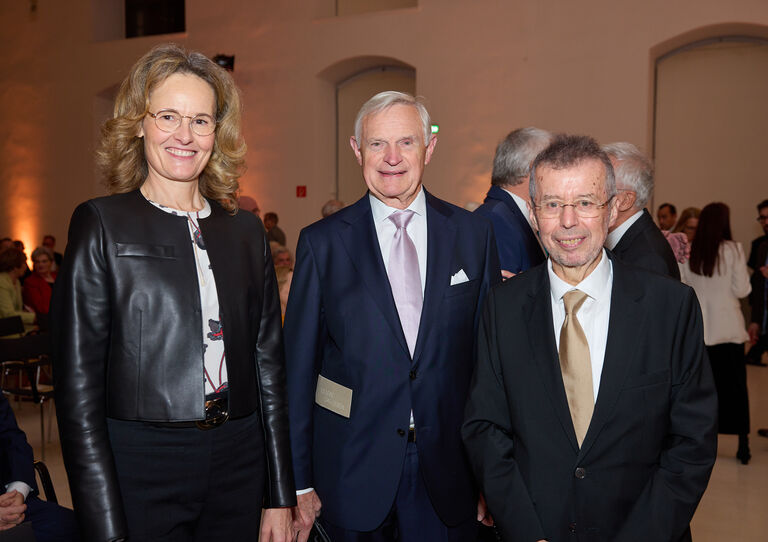 I.K.H. Erbprinzessin Sophie von Liechtenstein mit Tanzschulleiter Thomas Schäfer-Elmayer und HB Institutsdirektor Christoph Gisinger I.K.H. Erbprinzessin Sophie von Liechtenstein mit Tanzschulleiter Thomas Schäfer-Elmayer und HB Institutsdirektor Christoph Gisinger