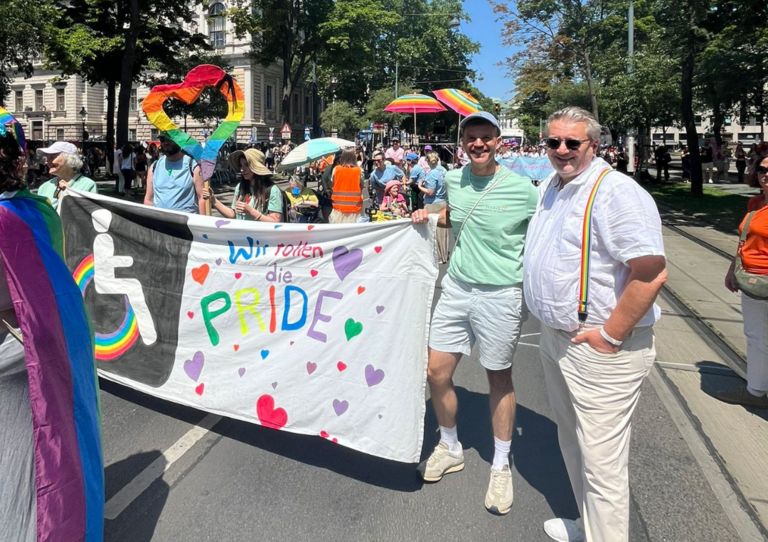 Stadtrat Peter Hacker mit HABIT Geschäftsführer Andreas Kauba Stadtrat Peter Hacker mit HABIT Geschäftsführer Andreas Kauba