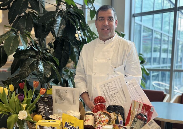 Michael Buchegger ist Teil der Kaffeehausrunde und arbeitet bei der SANA Qualitätssicherung 