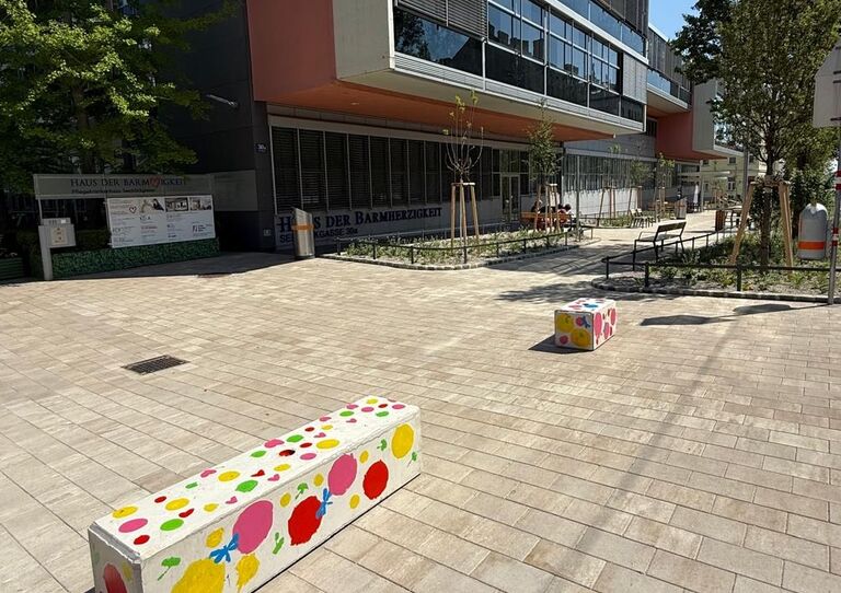 Bunte Aktion vor dem Pflegekrankenhaus Seeböckgasse Bunte Aktion vor dem Pflegekrankenhaus Seeböckgasse