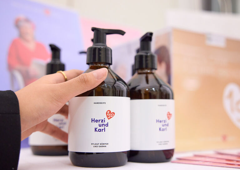 Unsere "Herzi und Karl"-Jubiläumshandseife in Kooperation mit der Saint Charles Apothecary